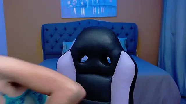 alexaneuer online show from 04/13/26, 01:37