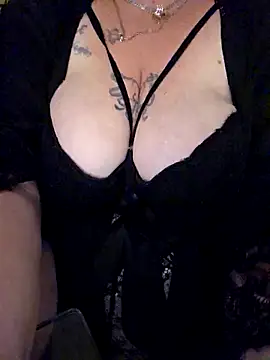 Snapshot of ludderlotta chatting on 04/27/26, 10:19 ludderlotta online show from 04/27/26, 10:19