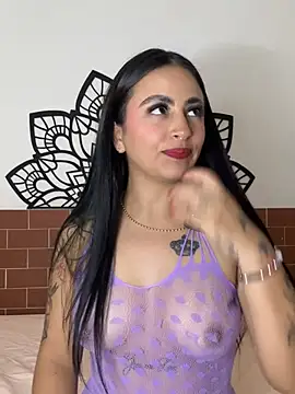 Snapshot of Emily_cute777 chatting on 02/26/26, 05:18 Emily cute777 online show from 02/26/26, 05:18