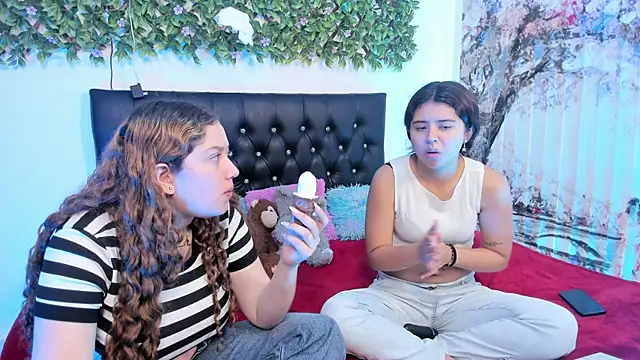 valeria and zoe online show from 05/01/26, 06:35