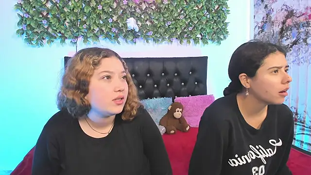 valeria and zoe online show from 04/28/26, 01:59