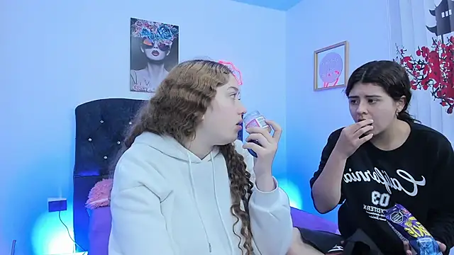 valeria and zoe online show from 03/11/26, 02:33