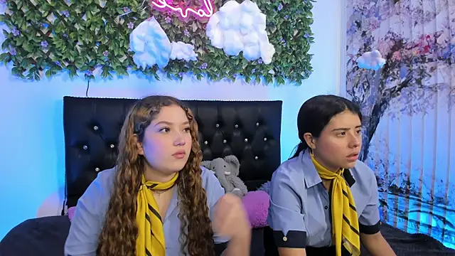 valeria and zoe online show from 04/15/26, 03:27