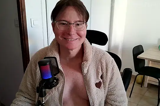 Snapshot of Jessica_hotTime chatting on 04/03/26, 08:43 Jessica hotTime online show from 04/03/26, 08:43