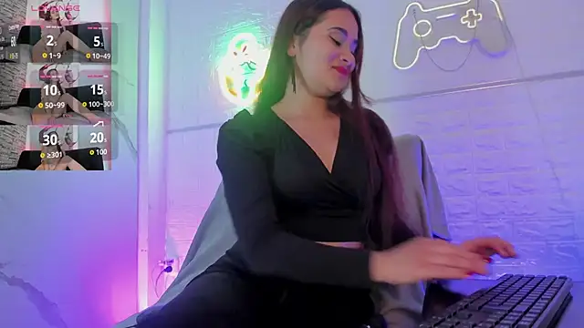  Macadamiia  online show from 04/17/26, 12:30