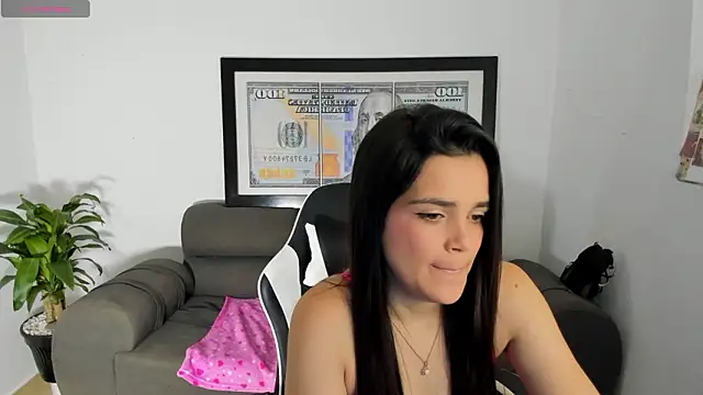 Snapshot of LucianaMoreaux chatting on 03/01/26, 10:10 LucianaMoreaux online show from 03/01/26, 10:10