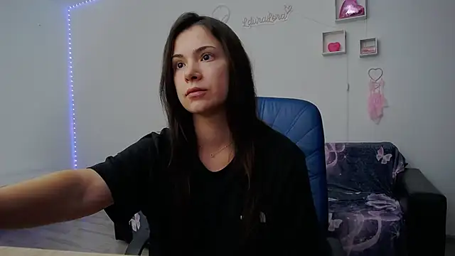 LauraLora3 online show from 07/08/26, 07:20