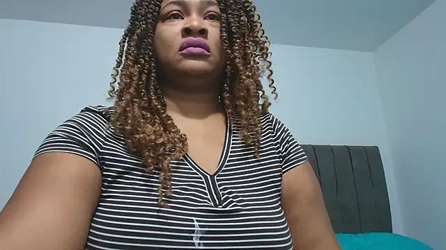 Snapshot of luxy_benet chatting on 06/10/26, 10:49 luxy benet online show from 06/10/26, 10:49