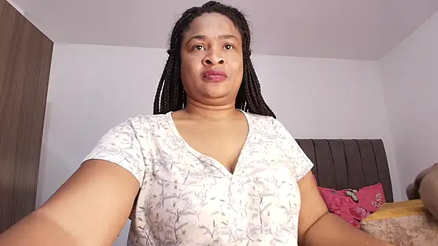 Snapshot of luxy_benet chatting on 04/29/26, 09:21 luxy benet online show from 04/29/26, 09:21