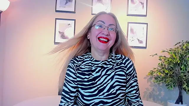 Snapshot of Victoria_Firee chatting on 05/16/26, 07:46 Victoria Firee online show from 05/16/26, 07:46