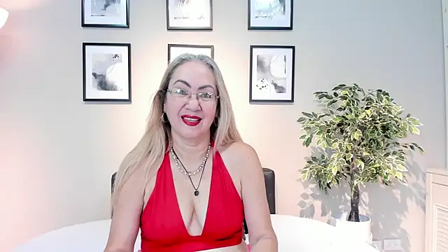 Victoria Firee online show from 04/11/26, 01:04