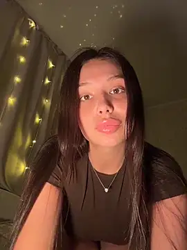 Snapshot of Fragile_Tease chatting on 03/28/26, 03:02 Fragile Tease online show from 03/28/26, 03:02