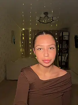 Snapshot of Fragile_Tease chatting on 03/12/26, 06:34 Fragile Tease online show from 03/12/26, 06:34