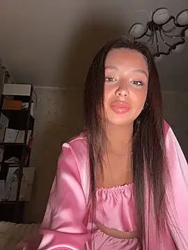 Snapshot of Fragile_Tease chatting on 04/10/26, 04:58 Fragile Tease online show from 04/10/26, 04:58