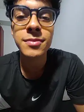 Snapshot of SweetMig chatting on 03/04/26, 03:47 SweetMig online show from 03/04/26, 03:47