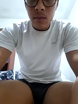 Snapshot of SweetMig chatting on 02/28/26, 04:12 SweetMig online show from 02/28/26, 04:12