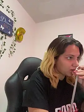 aurora bela online show from 04/11/26, 09:02