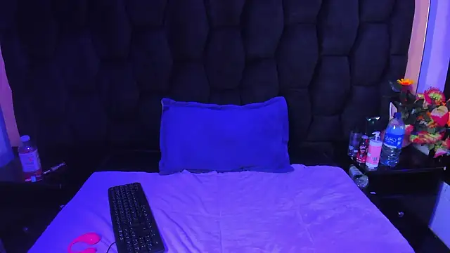 VeronicaCream  online show from 04/01/26, 04:36