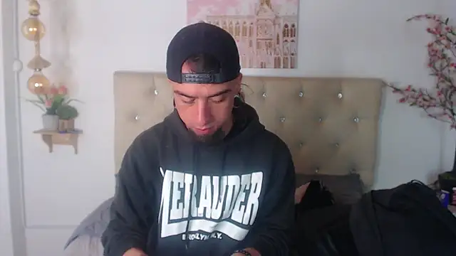 Snapshot of Rommen_N_Zoe chatting on 04/12/26, 01:20 Rommen N Zoe online show from 04/12/26, 01:20