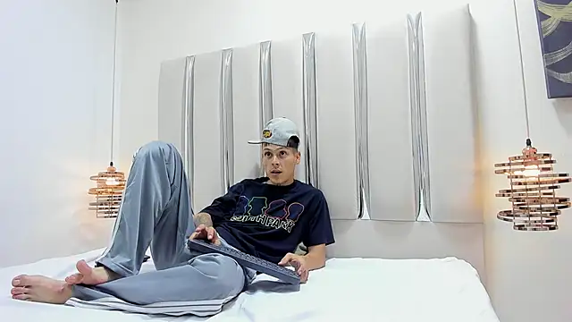 Snapshot of Ethan_Wolfe chatting on 02/28/26, 05:29 Ethan Wolfe online show from 02/28/26, 05:29