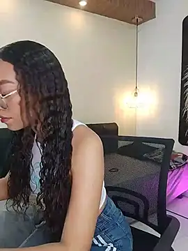 Snapshot of ritzabeth_daniel chatting on 06/28/26, 02:40 ritzabeth daniel online show from 06/28/26, 02:40