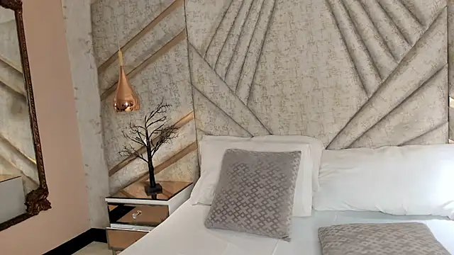 EmeelyMuller online show from 04/12/26, 03:43