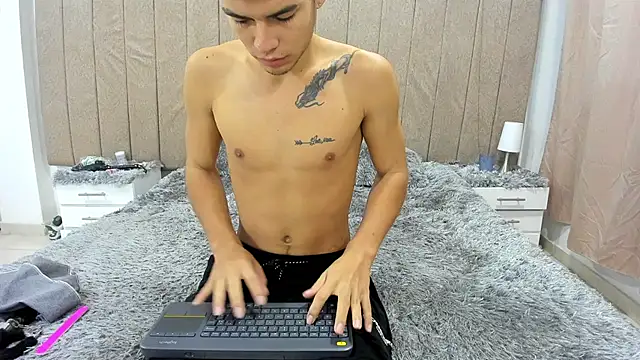 pipe hot04 online show from 04/11/26, 02:19