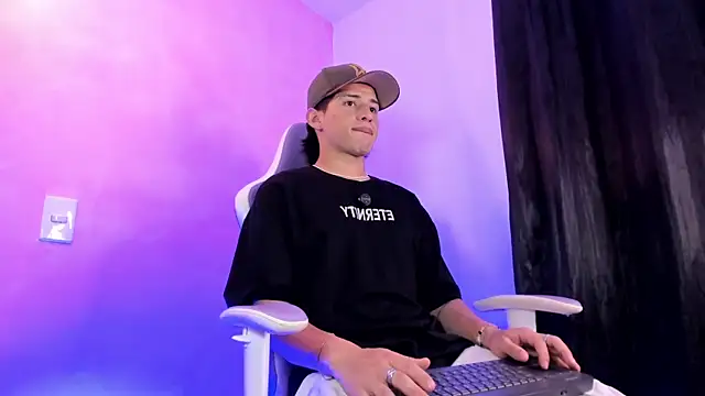 Snapshot of Nathan--Ferrara chatting on 05/25/26, 12:26 Nathan--Ferrara online show from 05/25/26, 12:26