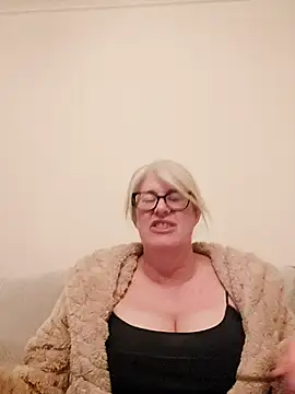 Snapshot of FlirtyFleur-x chatting on 03/29/26, 12:45 FlirtyFleur-x online show from 03/29/26, 12:45