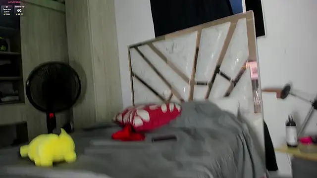 yerliss petitee online show from 04/15/26, 02:39