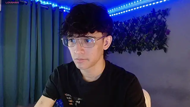 Snapshot of noah_millerx chatting on 04/18/26, 04:04 noah millerx online show from 04/18/26, 04:04