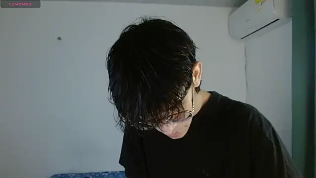 Snapshot of noah_millerx chatting on 05/04/26, 04:49 noah millerx online show from 05/04/26, 04:49
