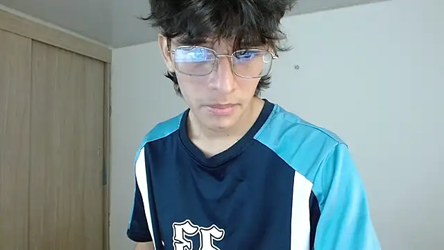 Snapshot of noah_millerx chatting on 06/16/26, 10:21 noah millerx online show from 06/16/26, 10:21
