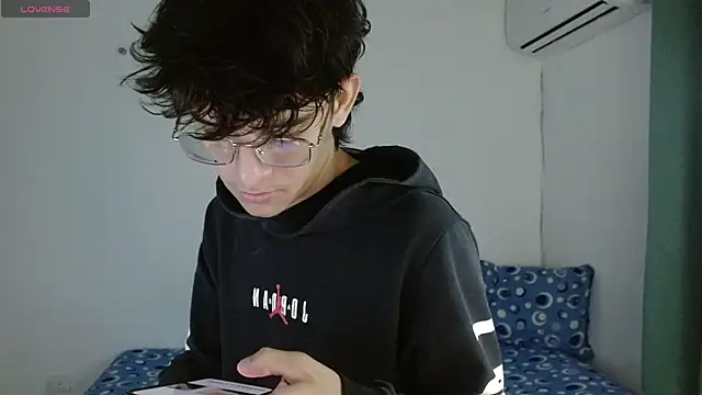 Snapshot of noah_millerx chatting on 05/05/26, 03:42 noah millerx online show from 05/05/26, 03:42