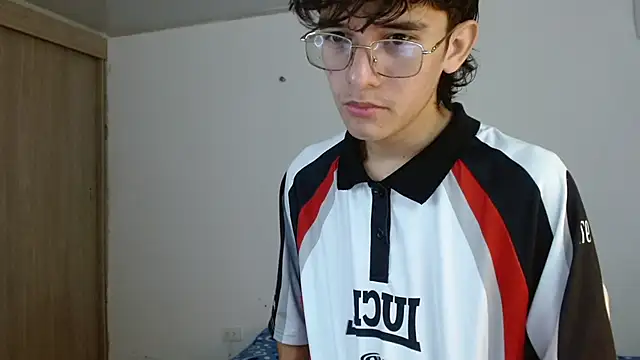Snapshot of noah_millerx chatting on 06/18/26, 07:52 noah millerx online show from 06/18/26, 07:52