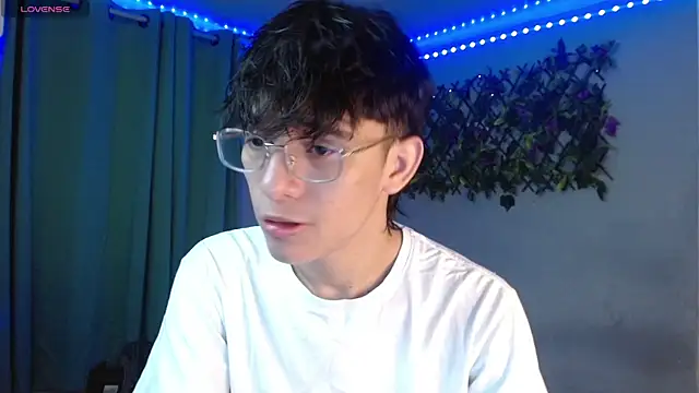 Snapshot of noah_millerx chatting on 04/19/26, 11:07 noah millerx online show from 04/19/26, 11:07