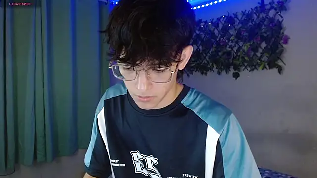 Snapshot of noah_millerx chatting on 04/19/26, 04:57 noah millerx online show from 04/19/26, 04:57