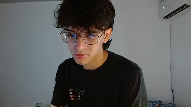 Snapshot of noah_millerx chatting on 06/02/26, 05:18 noah millerx online show from 06/02/26, 05:18