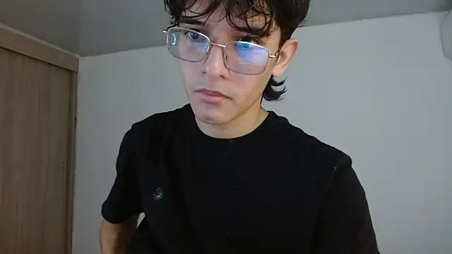 Snapshot of noah_millerx chatting on 06/21/26, 09:31 noah millerx online show from 06/21/26, 09:31