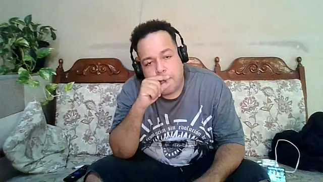 Snapshot of UrsoBissexualPauGrosso chatting on 05/13/26, 04:47 UrsoBissexualPauGrosso online show from 05/13/26, 04:47