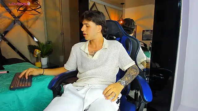 EXCLUSIVE8 online show from 04/18/26, 04:59