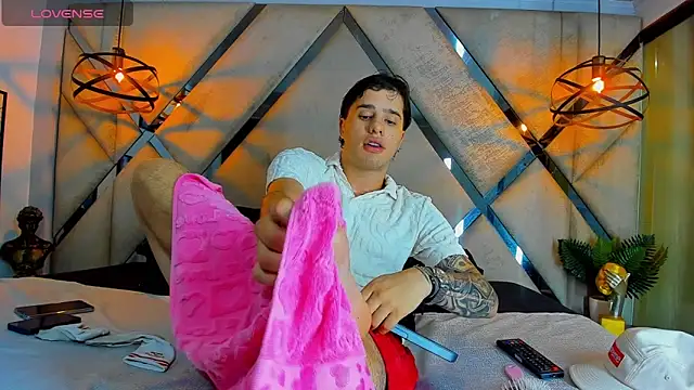 EXCLUSIVE8 online show from 04/13/26, 04:38