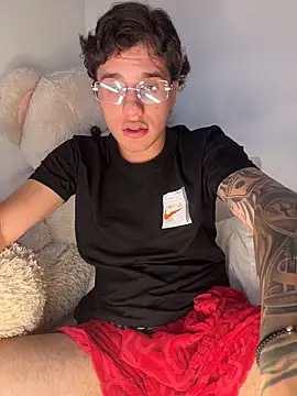 EXCLUSIVE8 online show from 04/05/26, 09:32