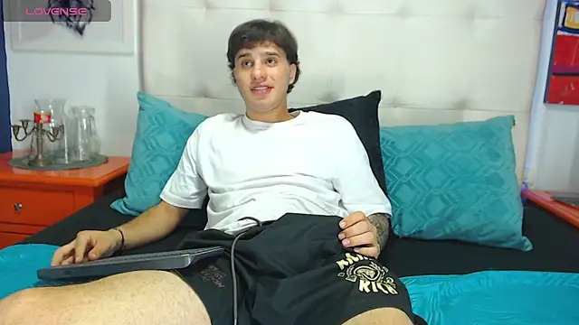 EXCLUSIVE8 online show from 03/21/26, 08:30