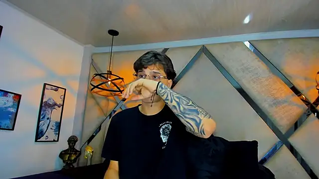 EXCLUSIVE8 online show from 04/02/26, 04:30