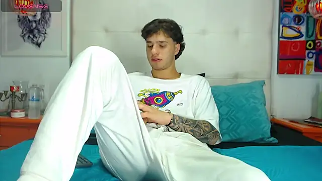 EXCLUSIVE8 online show from 03/19/26, 04:34