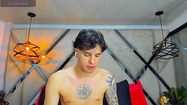 EXCLUSIVE8 online show from 04/29/26, 03:54