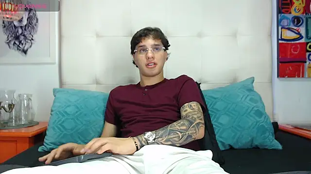 EXCLUSIVE8 online show from 03/25/26, 08:25