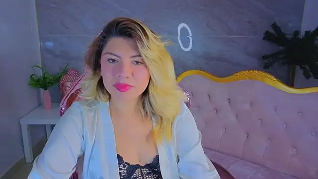 Snapshot of Victoria01_s chatting on 03/03/26, 03:02 Victoria01 s online show from 03/03/26, 03:02