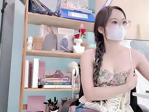 RG Lenalyy online show from 06/15/26, 05:40